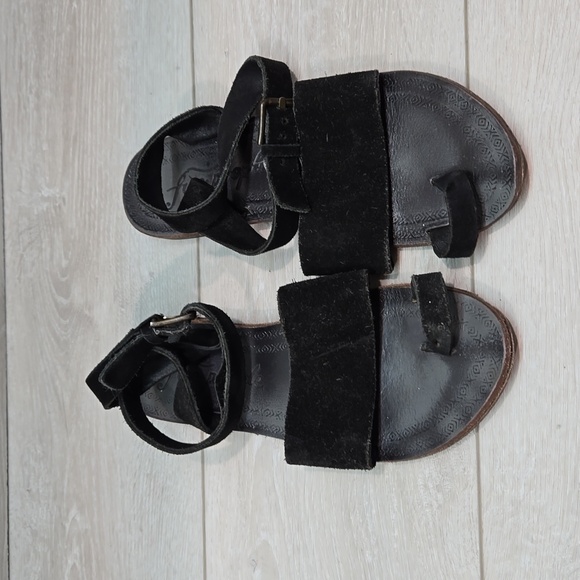 Free People Women Gladiator Suede Loop Toe Sandals Flats shoes sz 39/8.5-9 - Picture 3 of 14